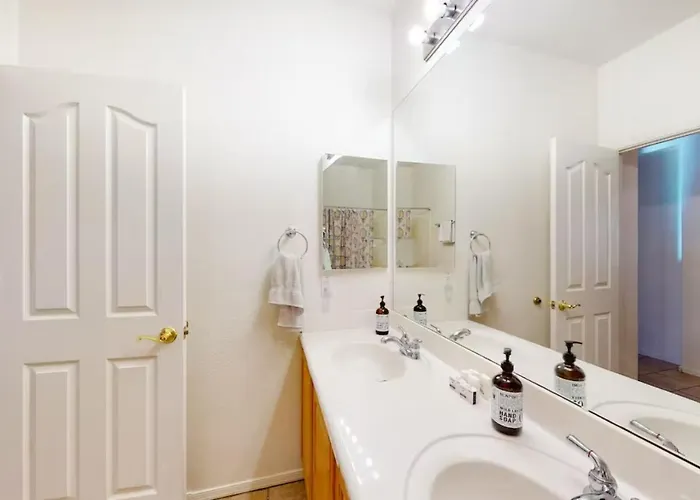 Holiday home New! Stunning Peaceful - Very Close To Sports Complex Peoria